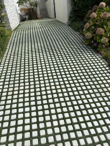 Checkerboard-walkway-grass